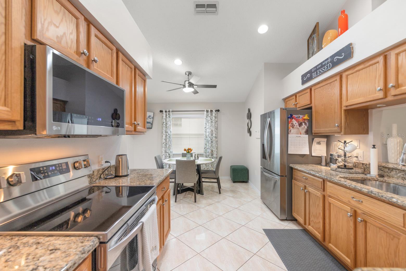 Listing photo id 6 for 367 Quane Avenue