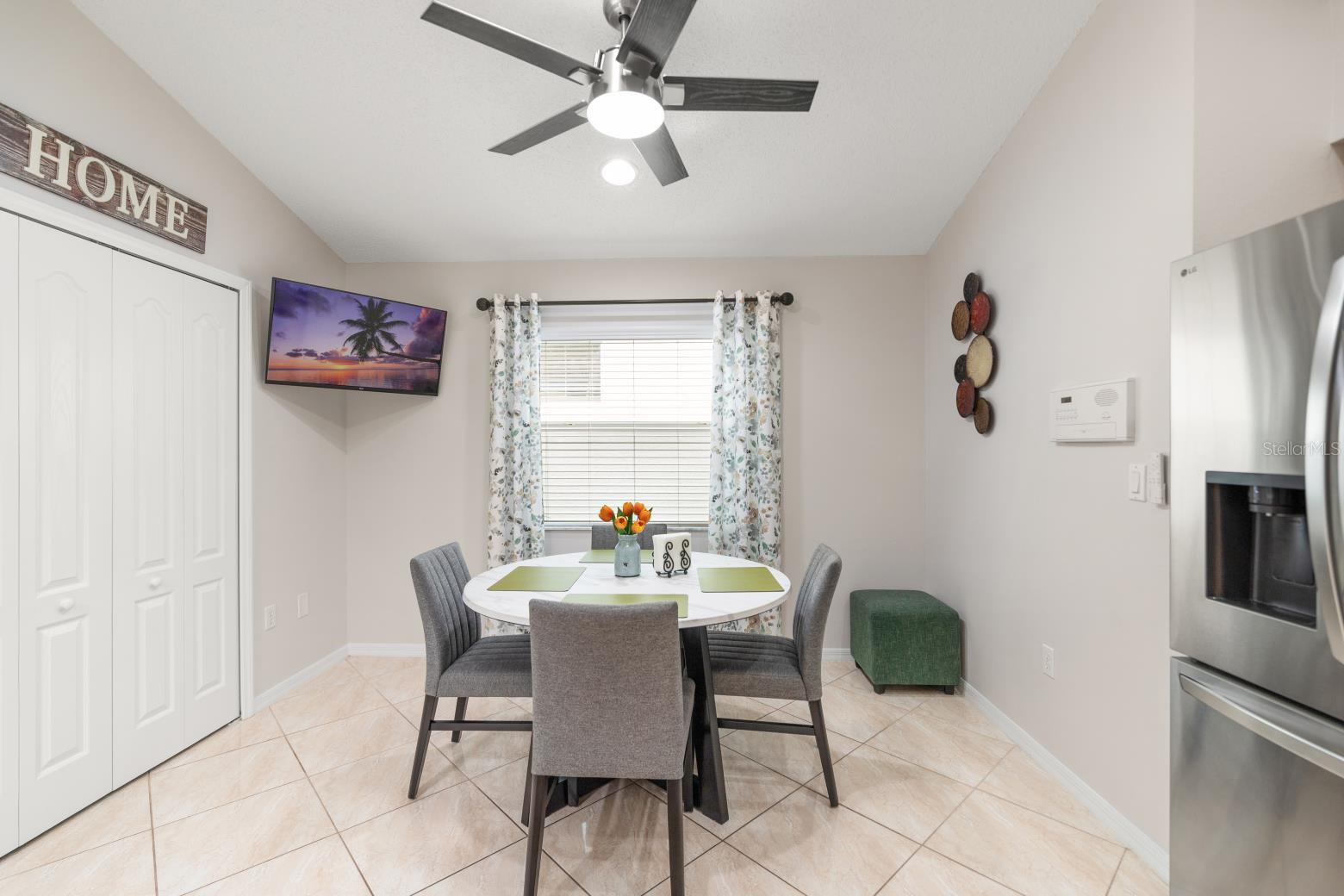 Listing photo id 7 for 367 Quane Avenue