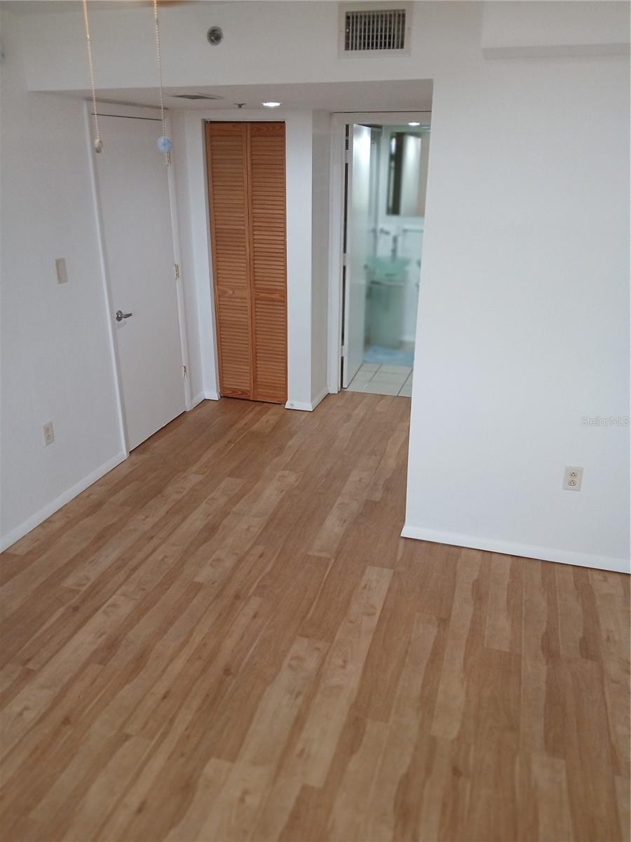 Image 13 of 16 For 701 Madison Avenue 512