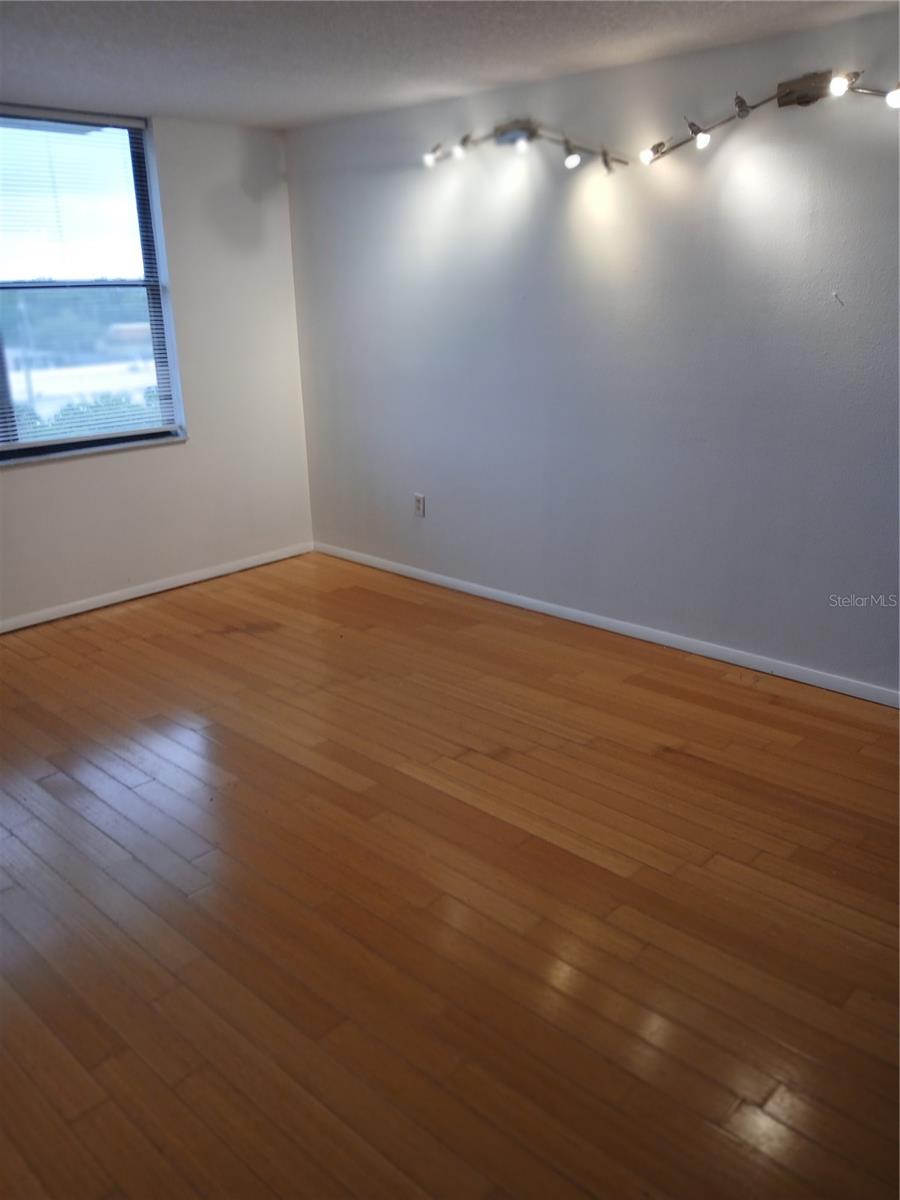 Image 4 of 16 For 701 Madison Avenue 512