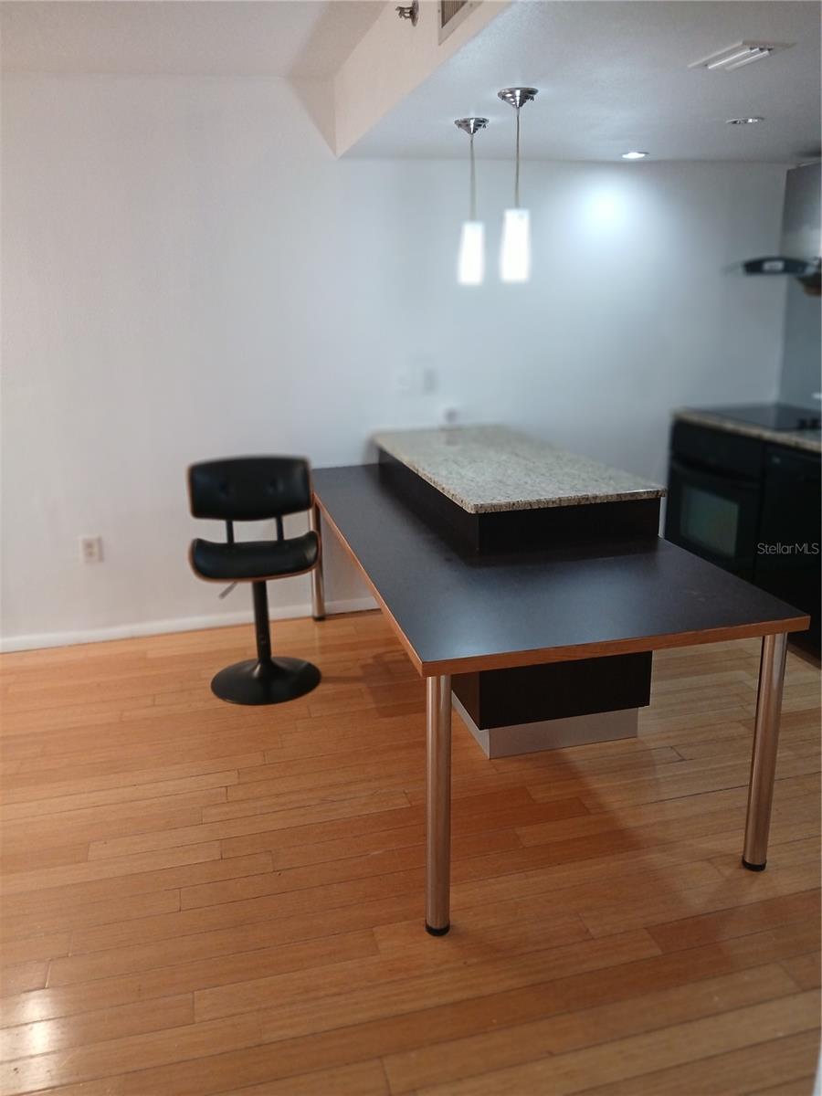 Image 5 of 16 For 701 Madison Avenue 512