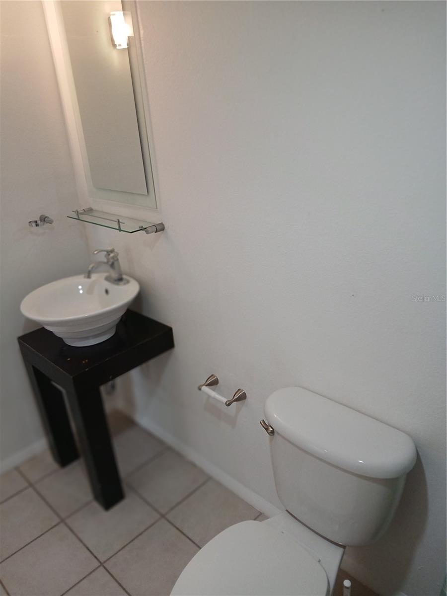 Image 8 of 16 For 701 Madison Avenue 512