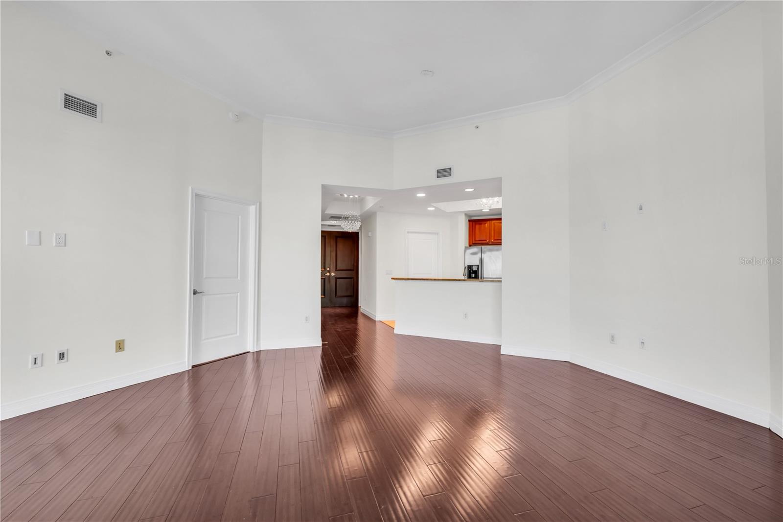 Image 13 of 39 For 1209 Cumberland Avenue 903
