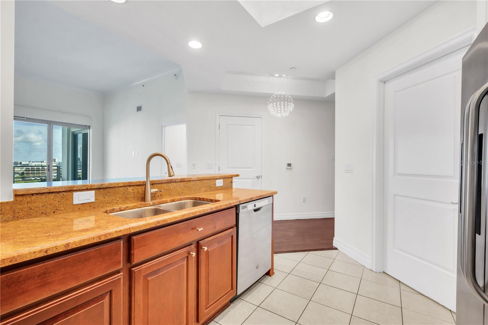Image 9 of 39 For 1209 Cumberland Avenue 903