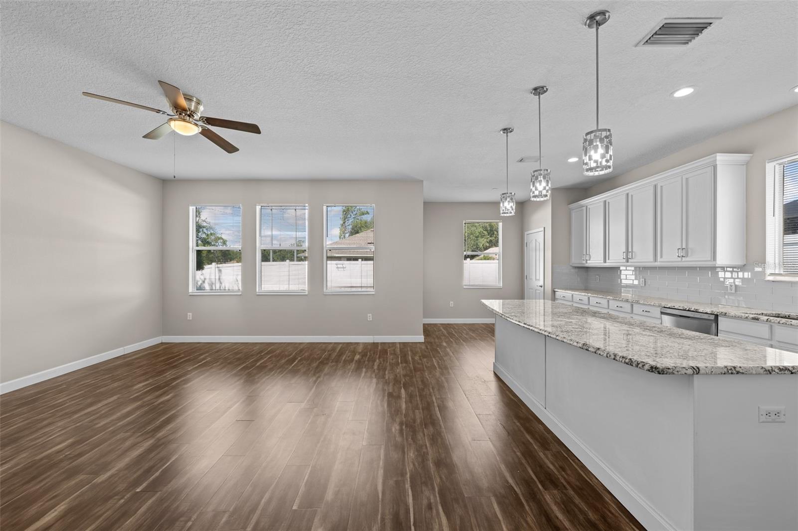 Image 10 of 71 For 5713 Hawkpark Boulevard