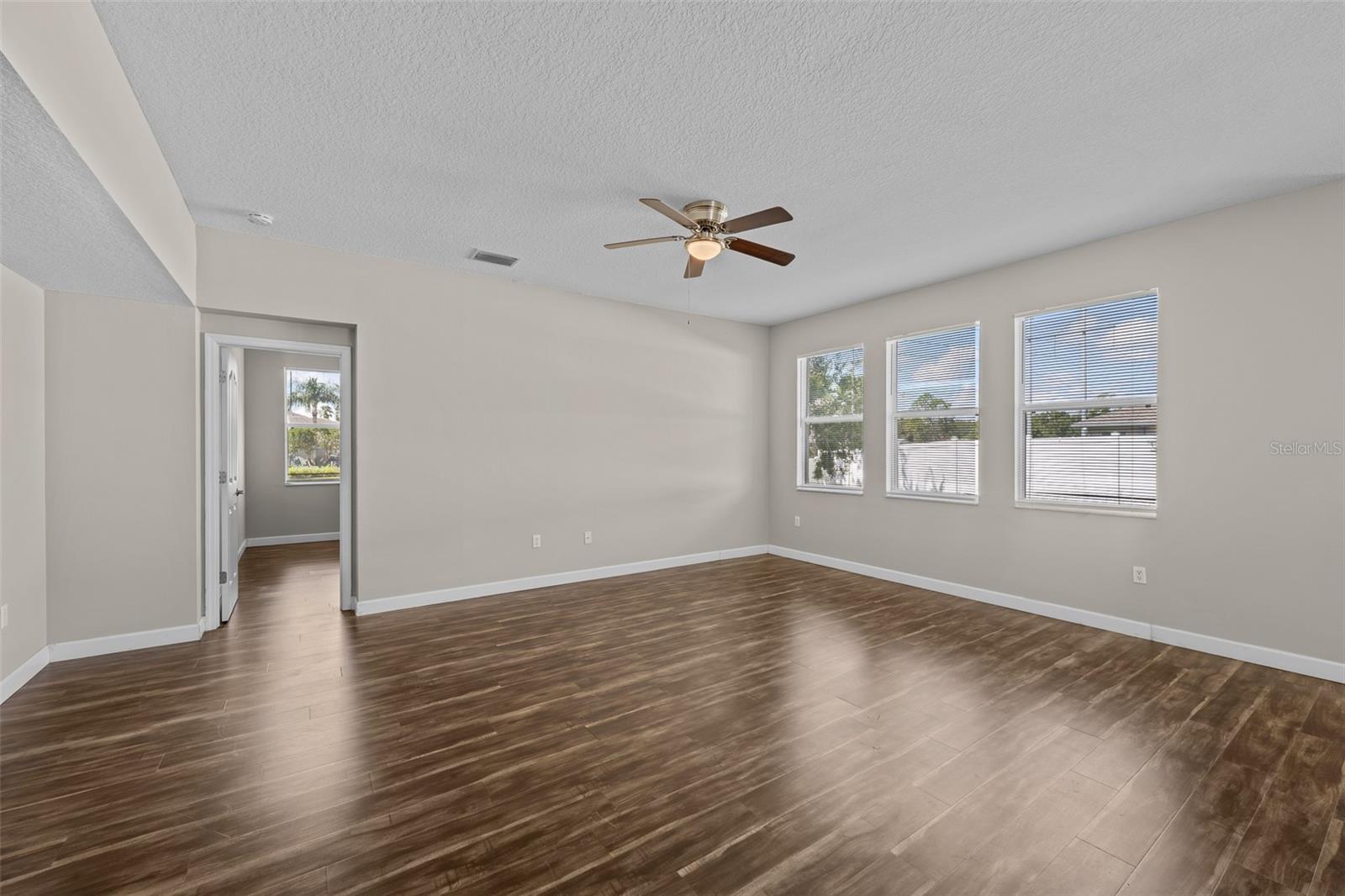 Image 11 of 71 For 5713 Hawkpark Boulevard