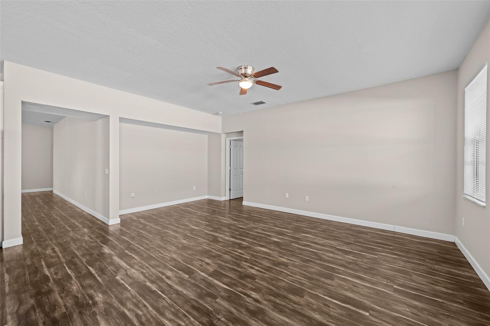 Image 15 of 71 For 5713 Hawkpark Boulevard