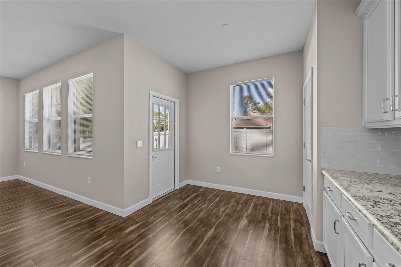 Image 23 of 71 For 5713 Hawkpark Boulevard