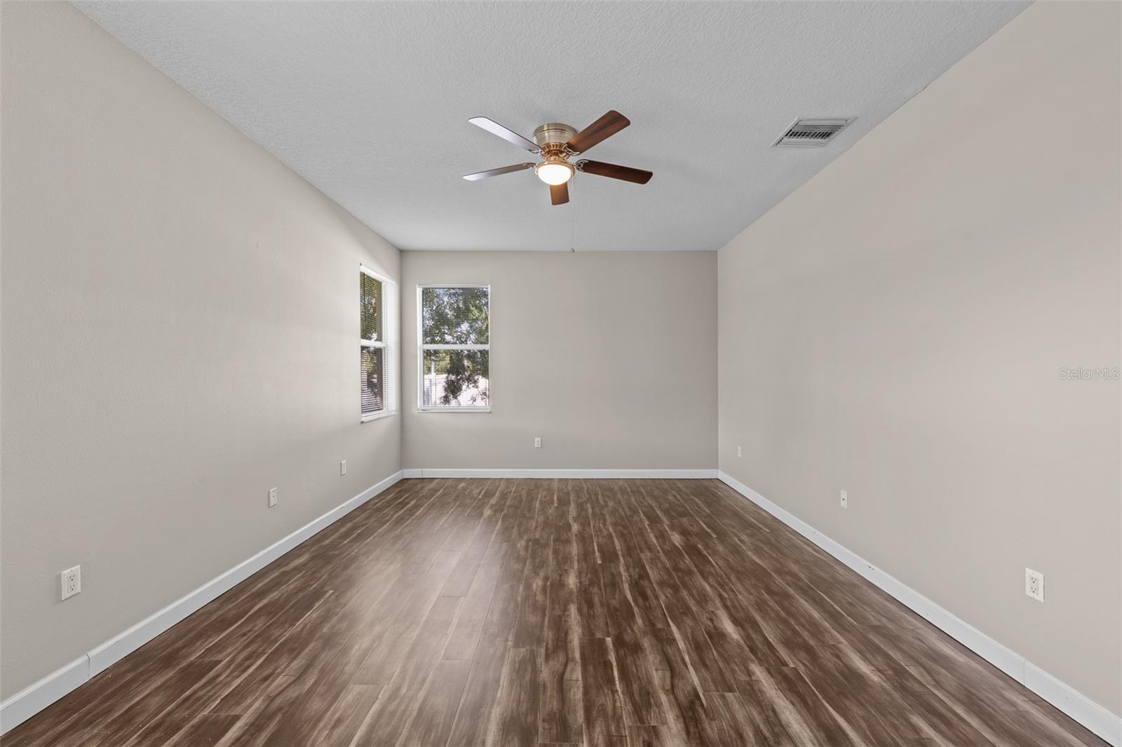 Image 25 of 71 For 5713 Hawkpark Boulevard