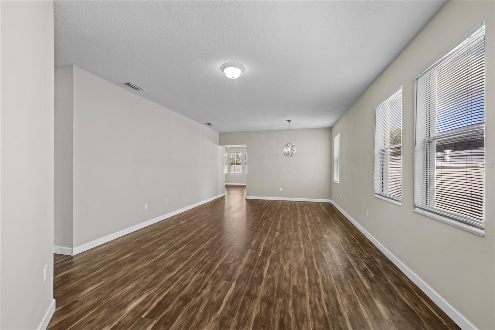 Image 5 of 71 For 5713 Hawkpark Boulevard