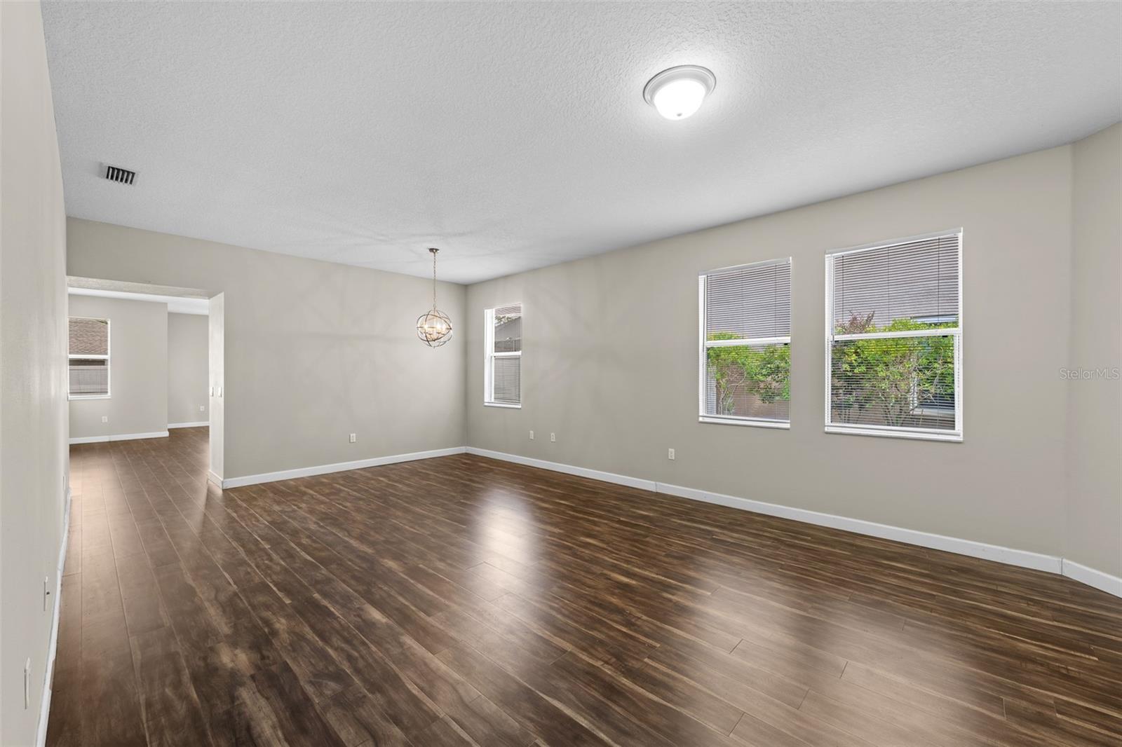 Image 6 of 71 For 5713 Hawkpark Boulevard