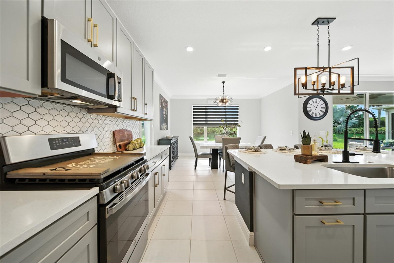 Listing photo id 12 for 3168 Mountain Spruce Terrace