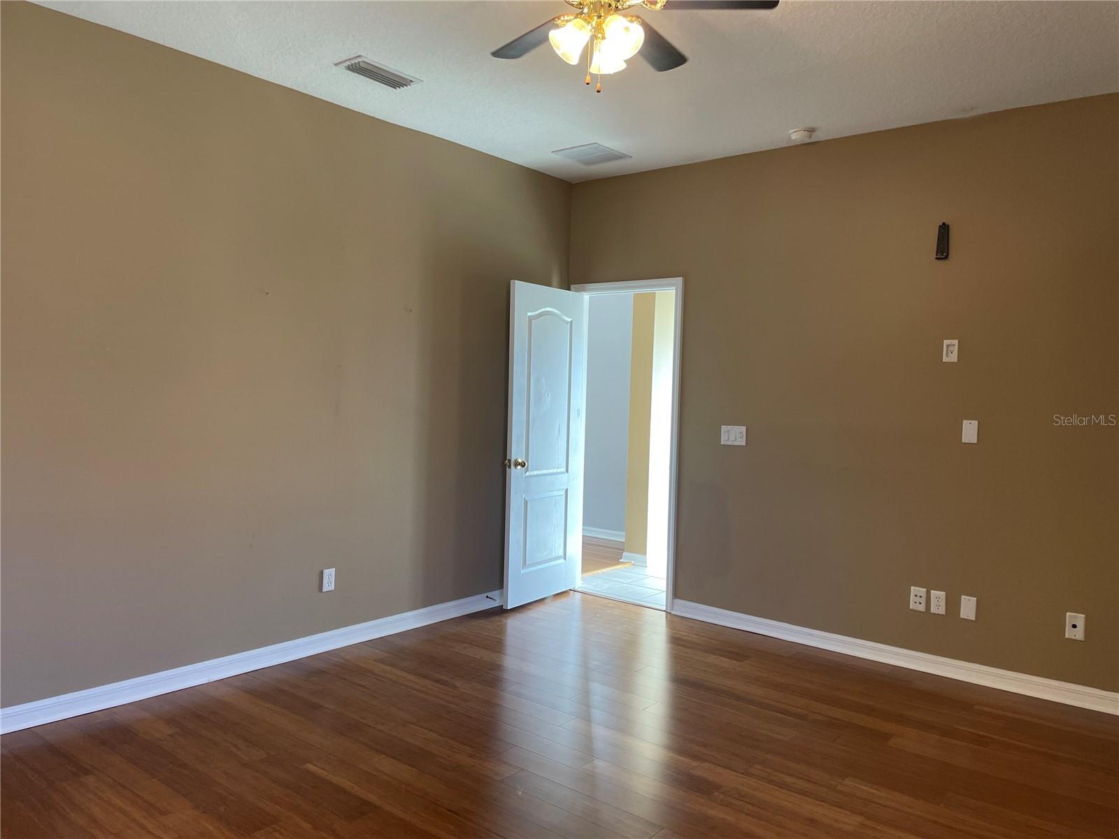 Image 37 of 45 For 16143 Ivy Lake Dr