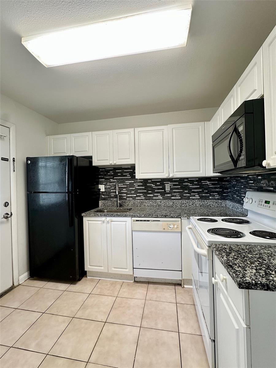 Image 4 of 21 For 203 Pine Tulip Court 202
