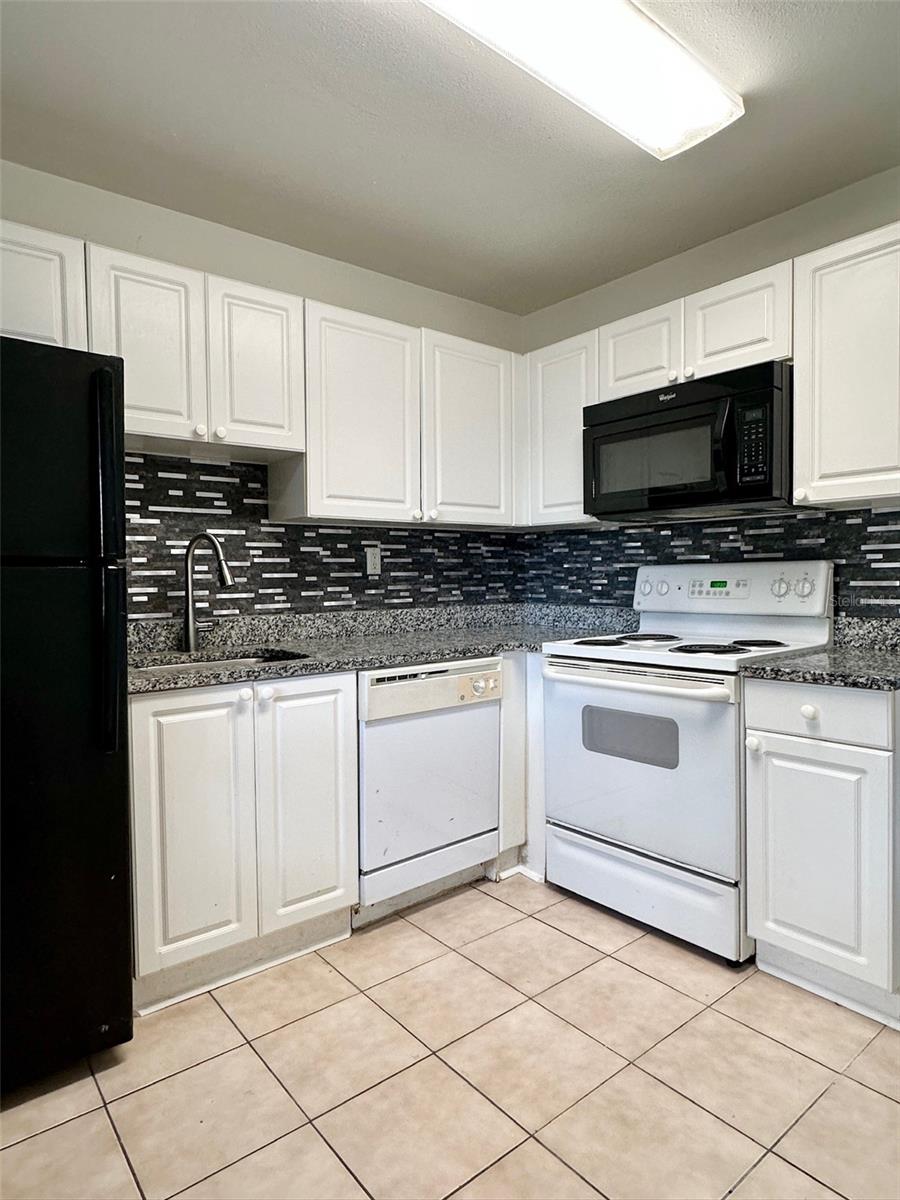 Image 6 of 21 For 203 Pine Tulip Court 202
