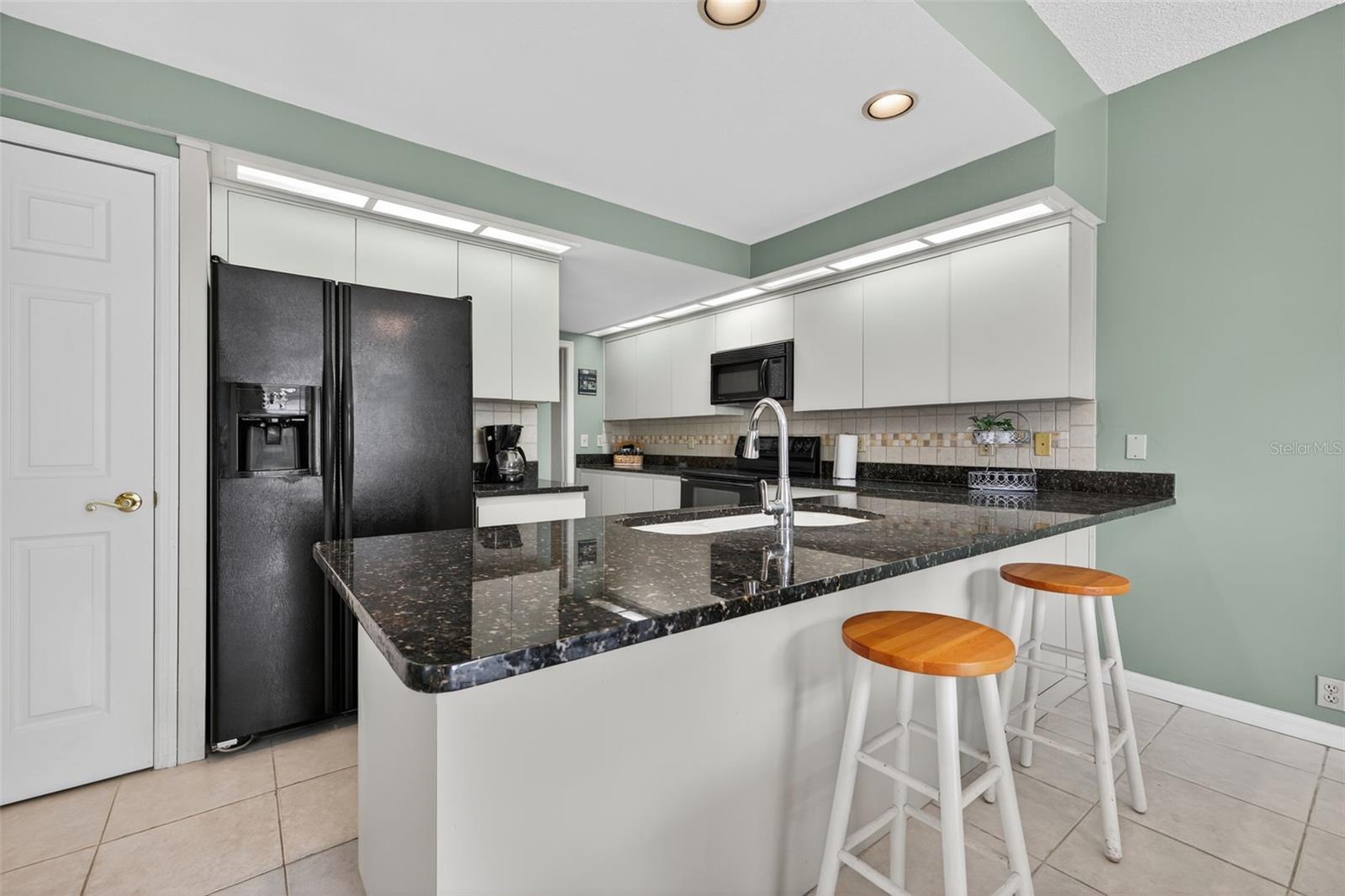 Image 11 of 31 For 3001 Landmark Boulevard 102