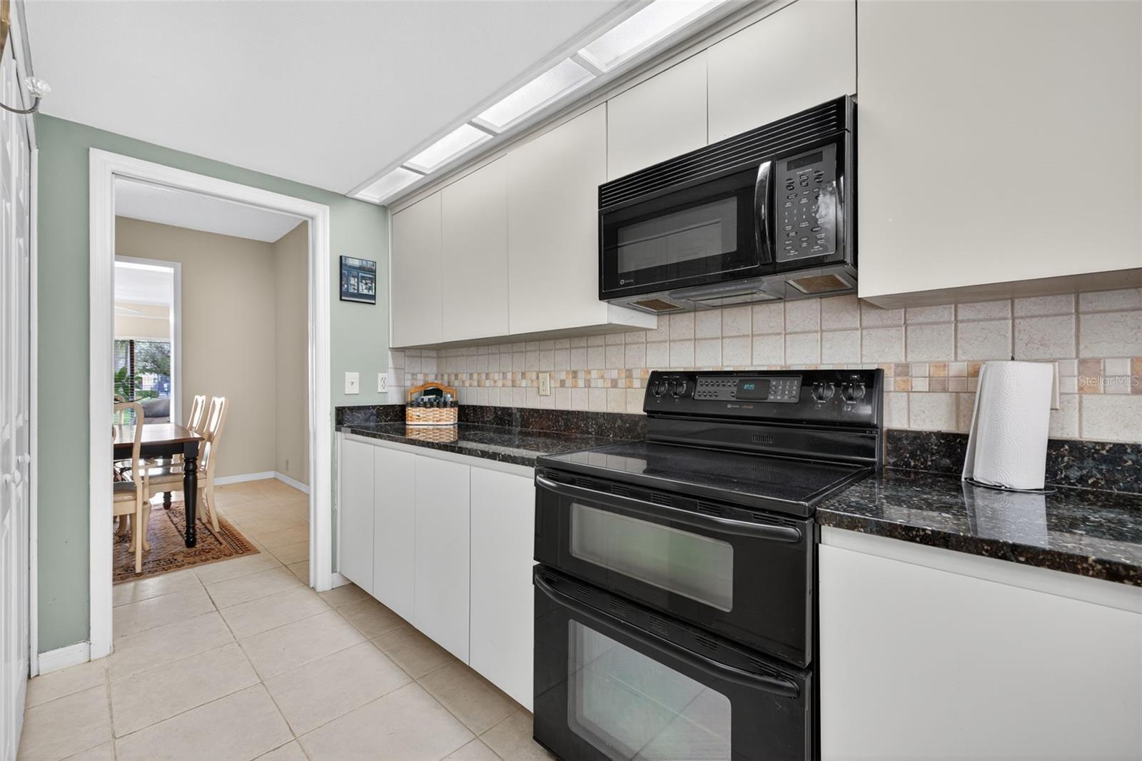 Image 12 of 31 For 3001 Landmark Boulevard 102