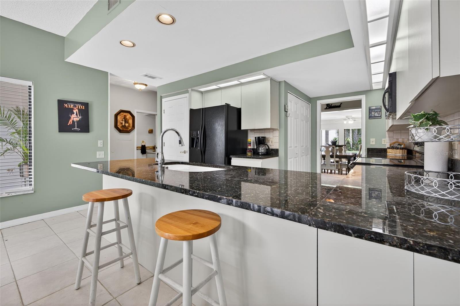 Image 14 of 31 For 3001 Landmark Boulevard 102