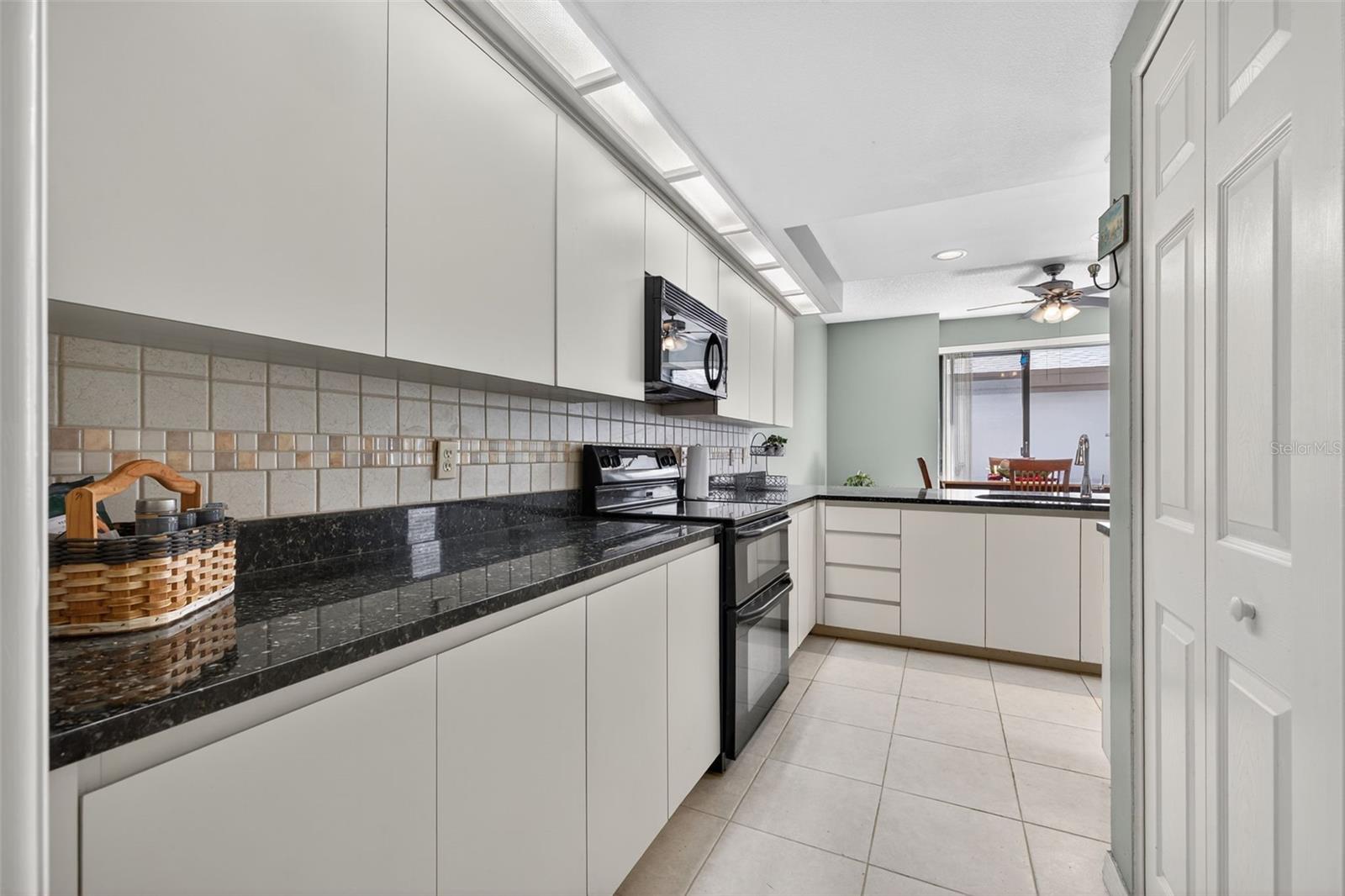 Image 16 of 31 For 3001 Landmark Boulevard 102