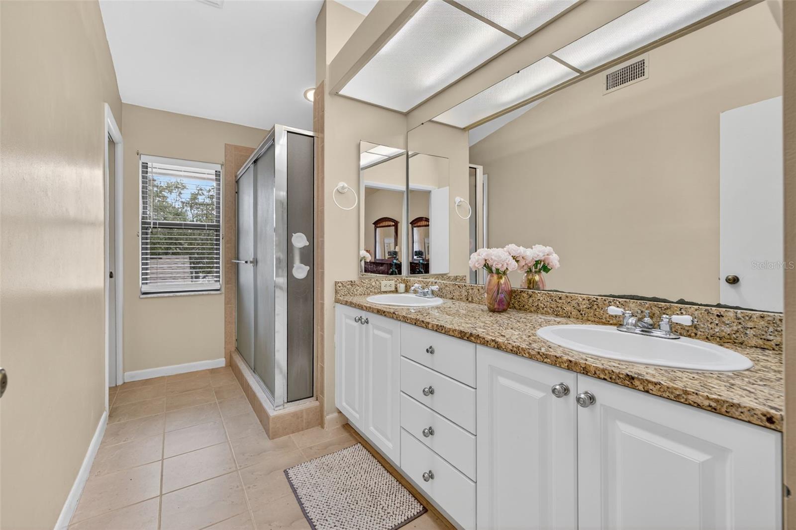 Image 21 of 31 For 3001 Landmark Boulevard 102