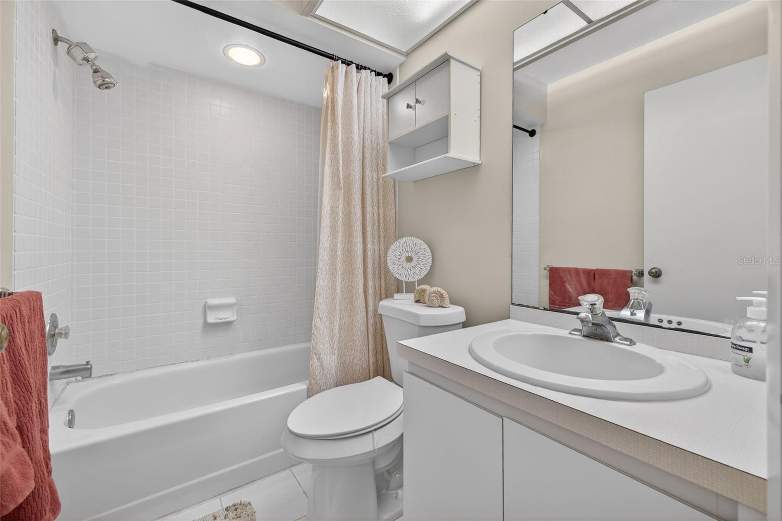 Image 23 of 31 For 3001 Landmark Boulevard 102