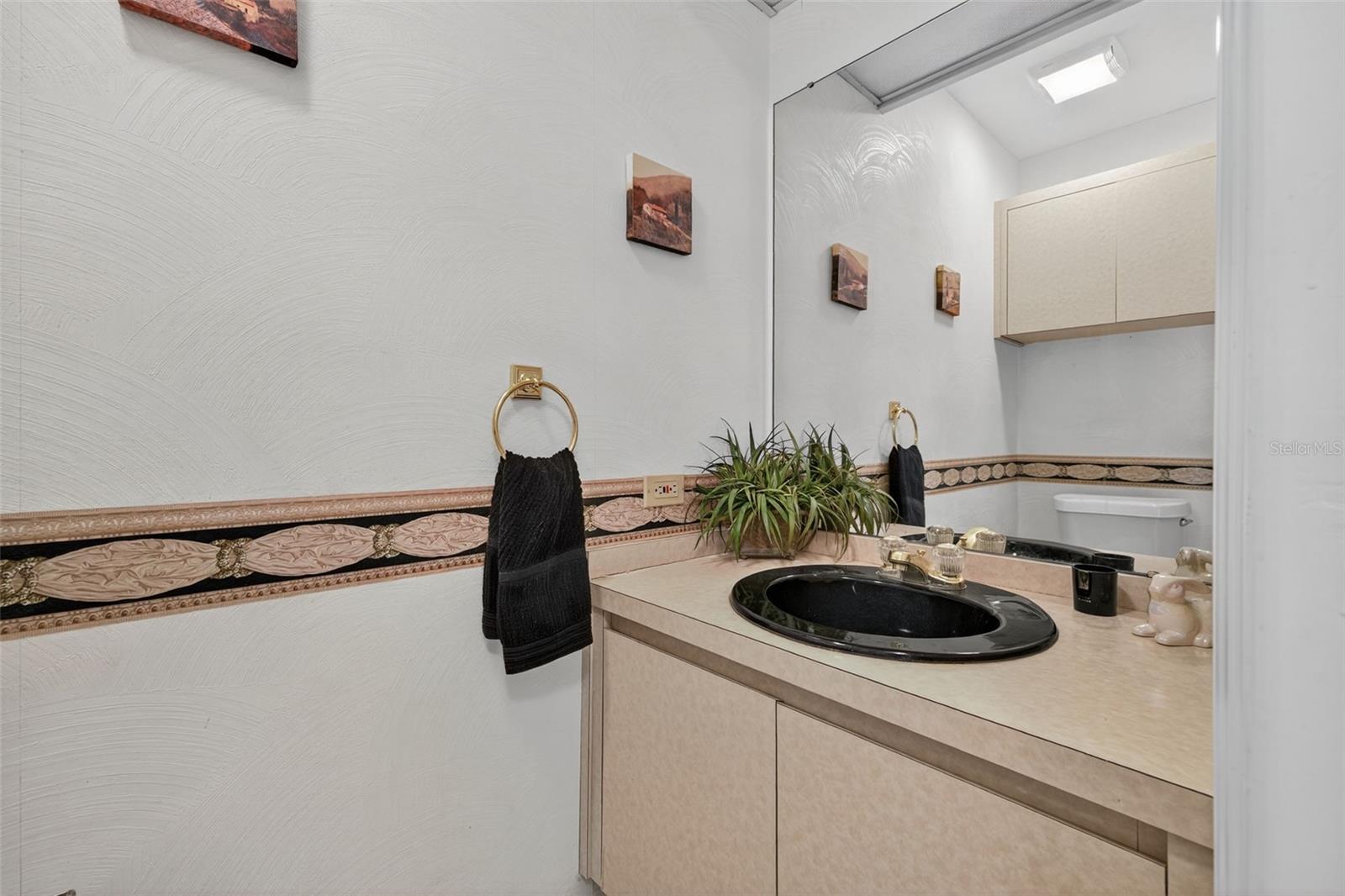 Image 25 of 31 For 3001 Landmark Boulevard 102