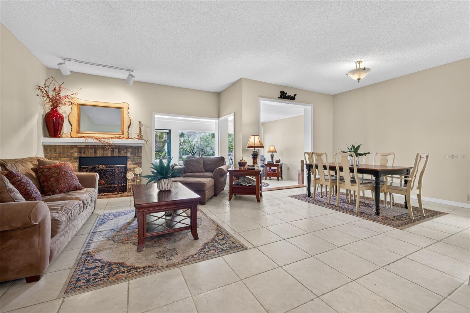 Image 5 of 31 For 3001 Landmark Boulevard 102