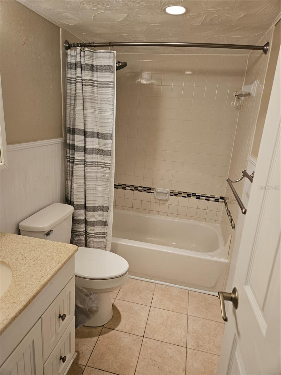 Image 13 of 19 For 610 Green Valley Road H6