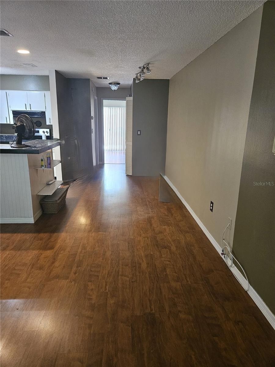 Image 4 of 19 For 610 Green Valley Road H6