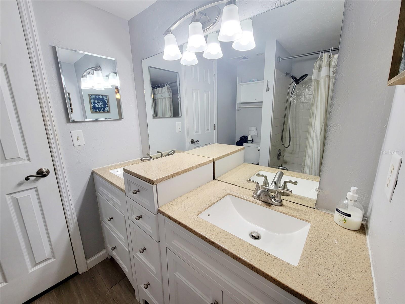 Listing photo id 10 for 4160 35th Terrace S K