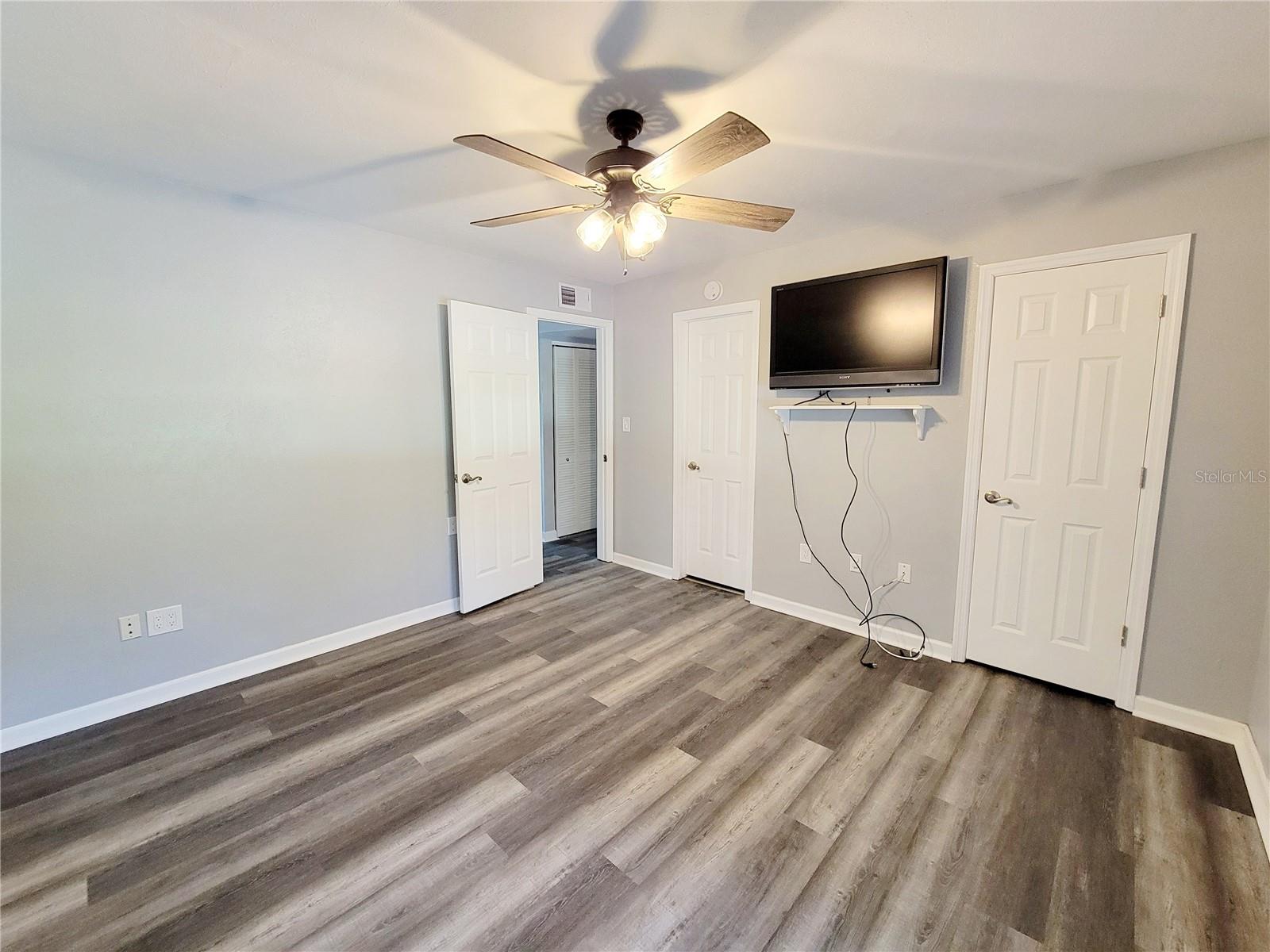 Listing photo id 13 for 4160 35th Terrace S K
