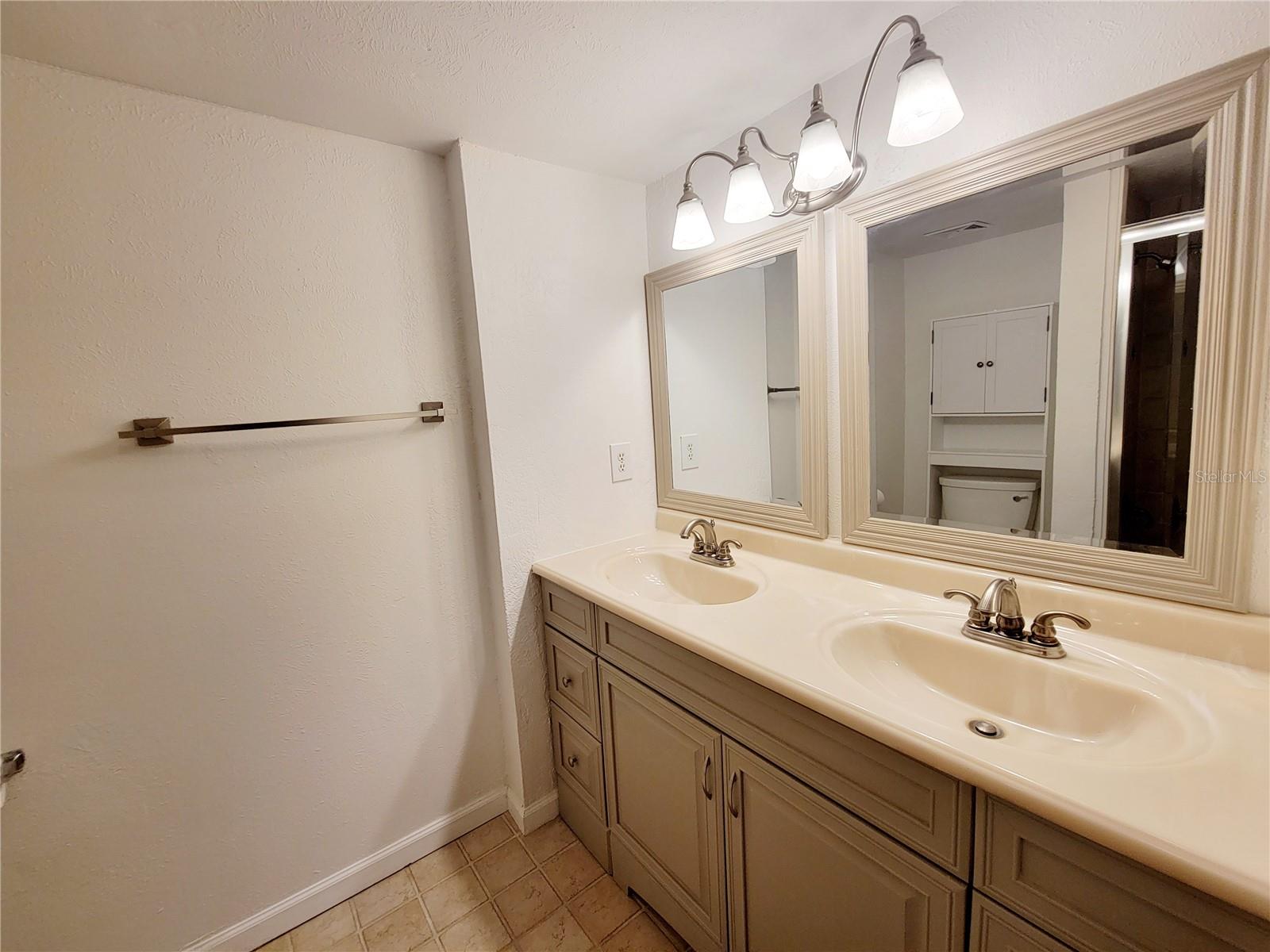 Listing photo id 15 for 4160 35th Terrace S K