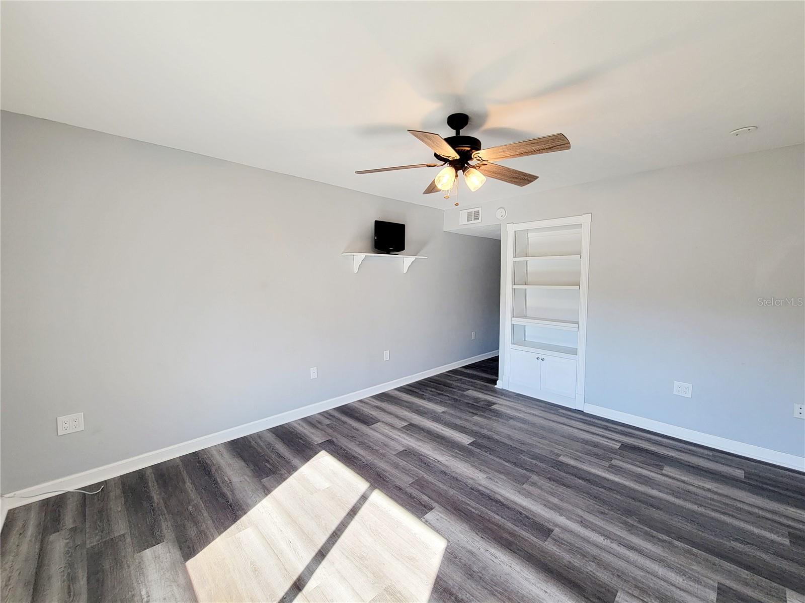 Listing photo id 16 for 4160 35th Terrace S K