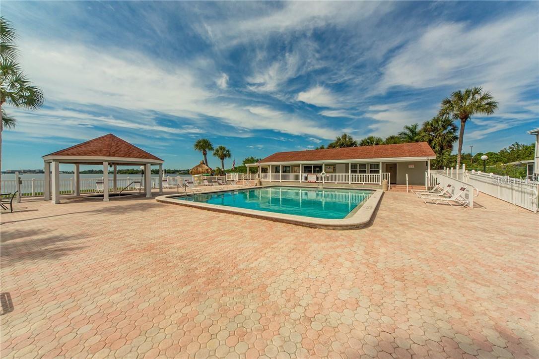 Listing photo id 21 for 4160 35th Terrace S K