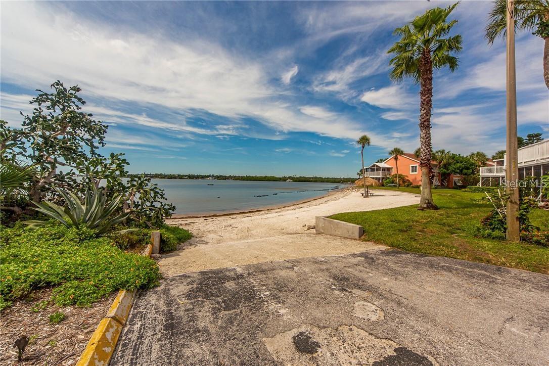 Listing photo id 24 for 4160 35th Terrace S K