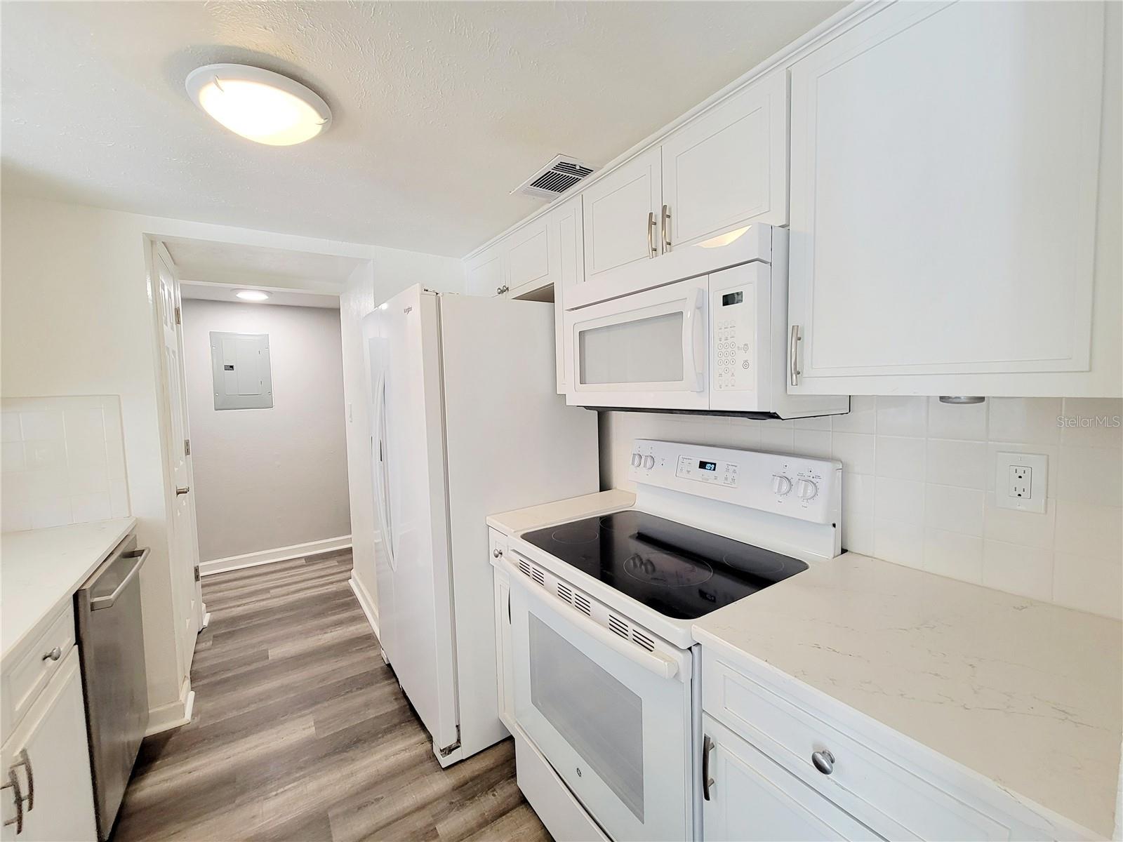 Listing photo id 3 for 4160 35th Terrace S K