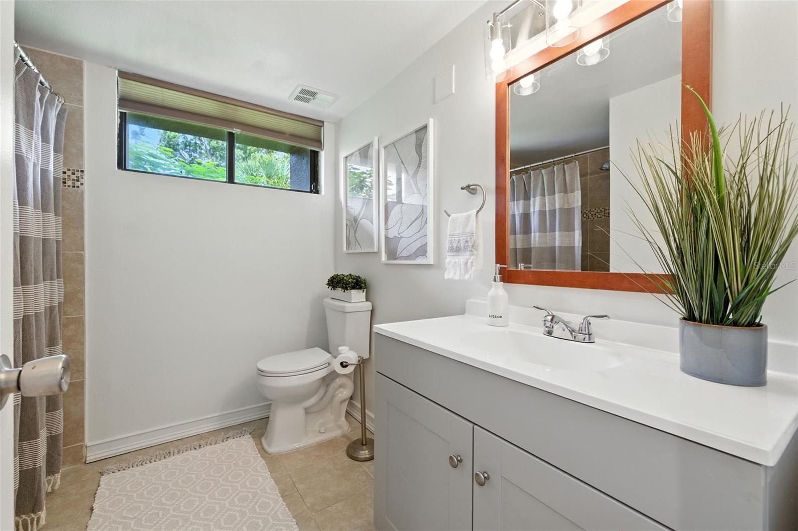 Image 14 of 27 For 825 S Village Drive N 201