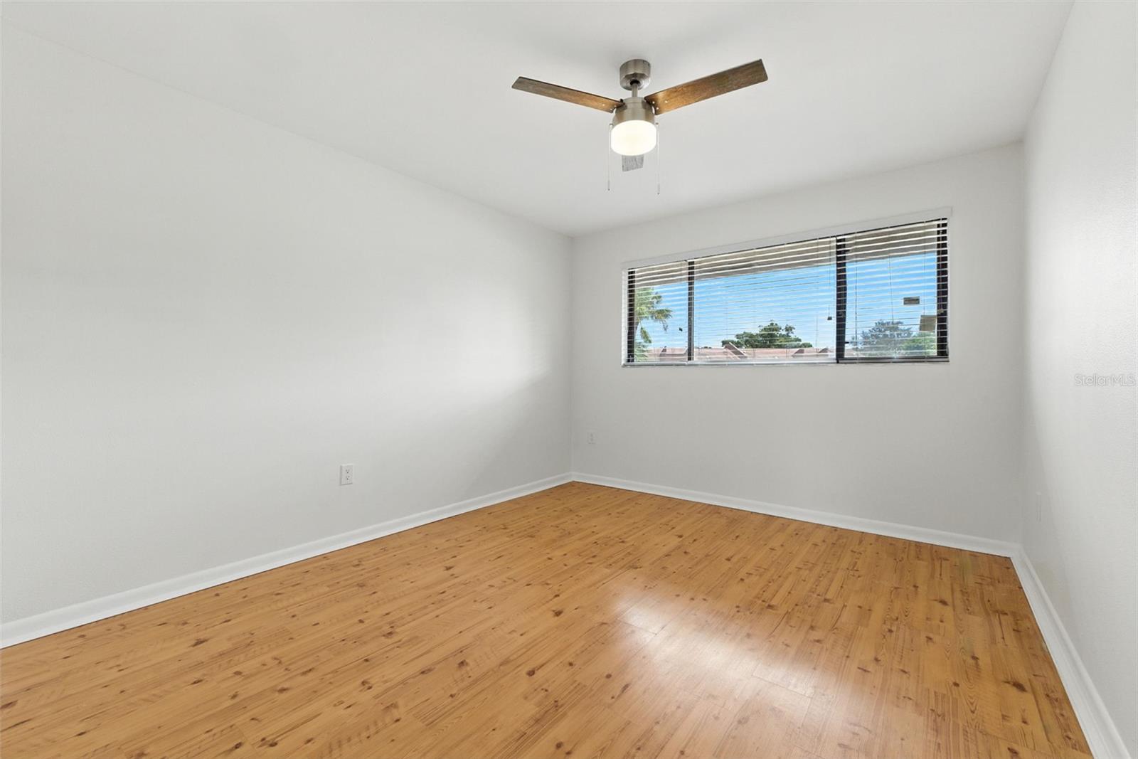 Image 17 of 27 For 825 S Village Drive N 201