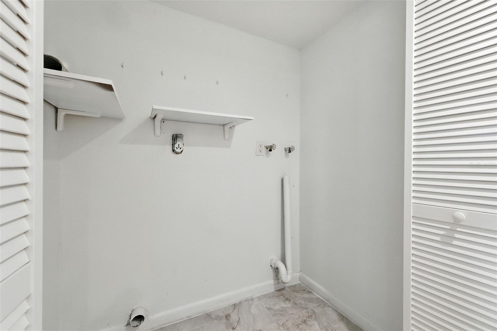 Image 18 of 27 For 825 S Village Drive N 201