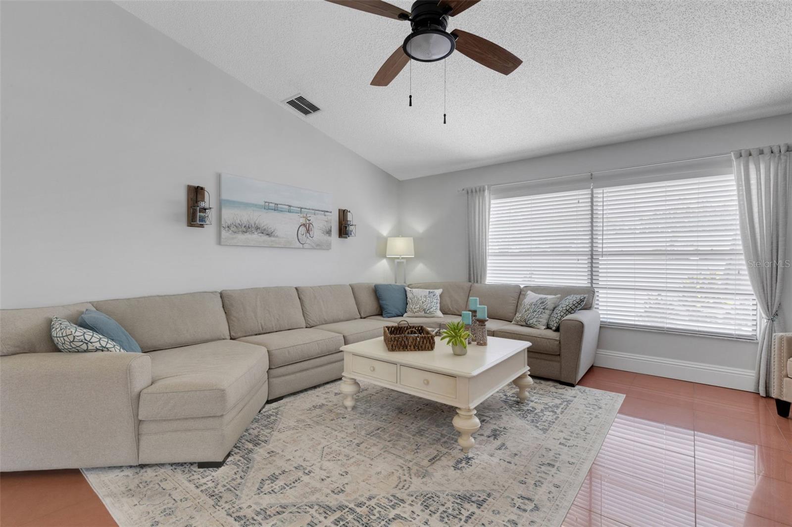 Listing photo id 8 for 2000 Sheffield Court