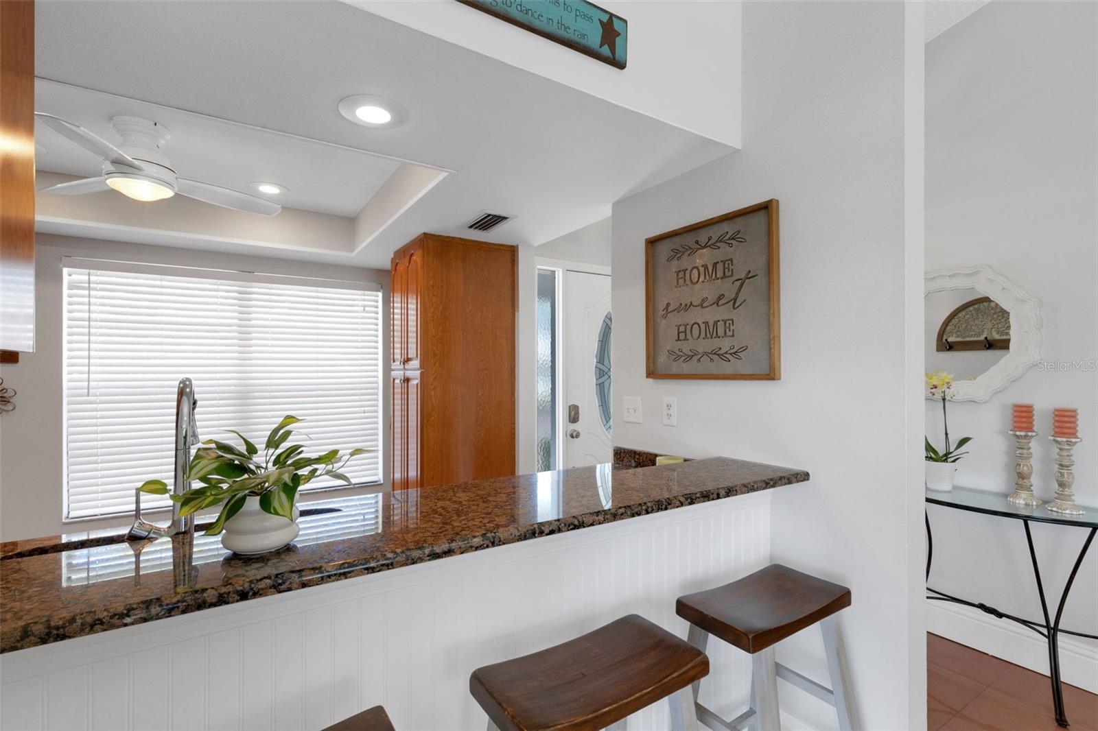 Listing photo id 10 for 2000 Sheffield Court
