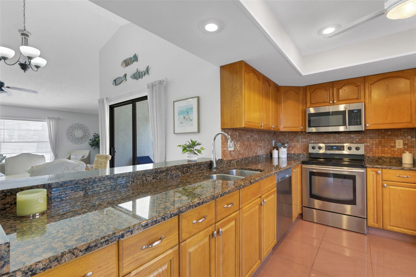 Listing photo id 11 for 2000 Sheffield Court