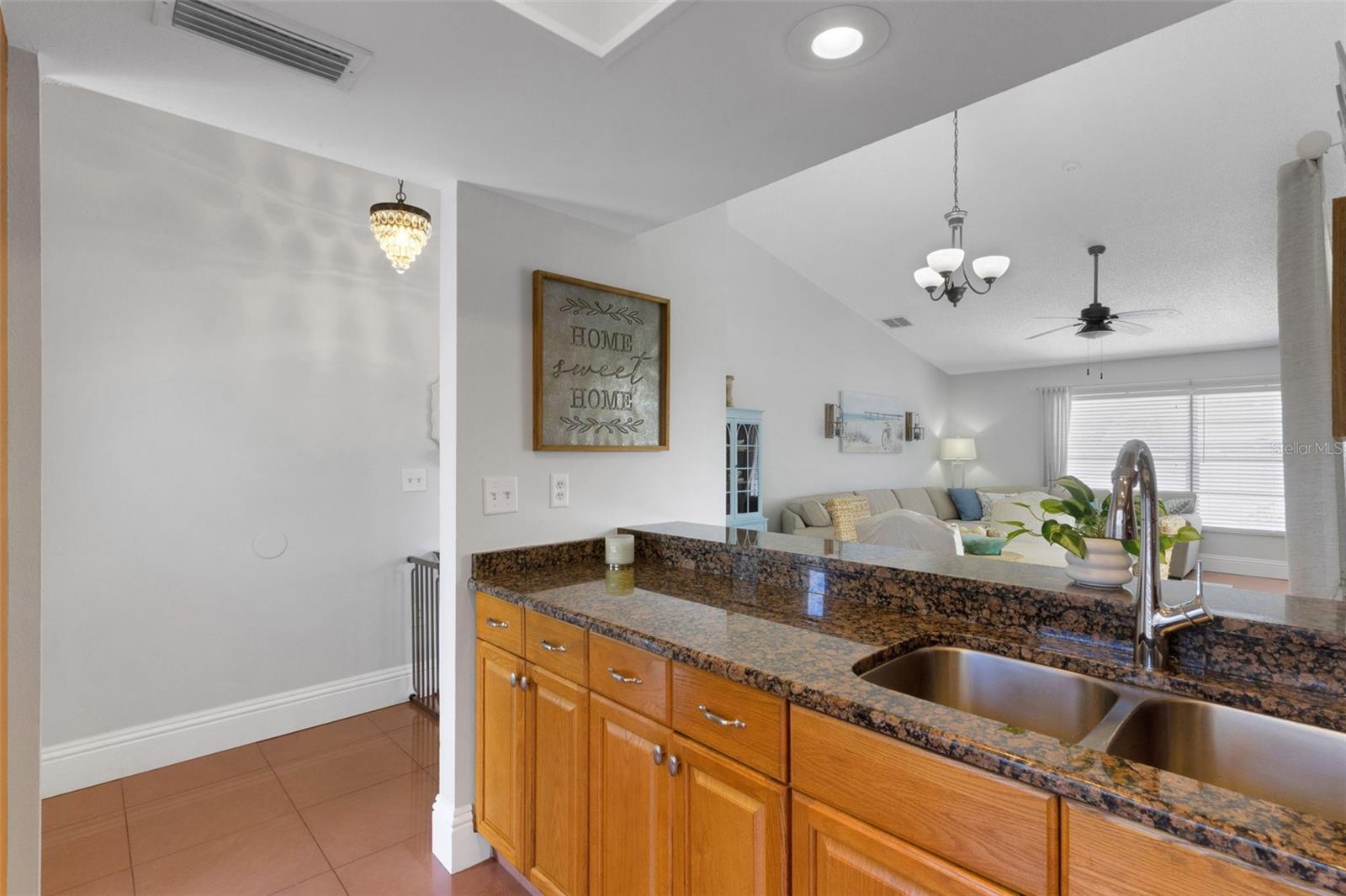 Listing photo id 16 for 2000 Sheffield Court