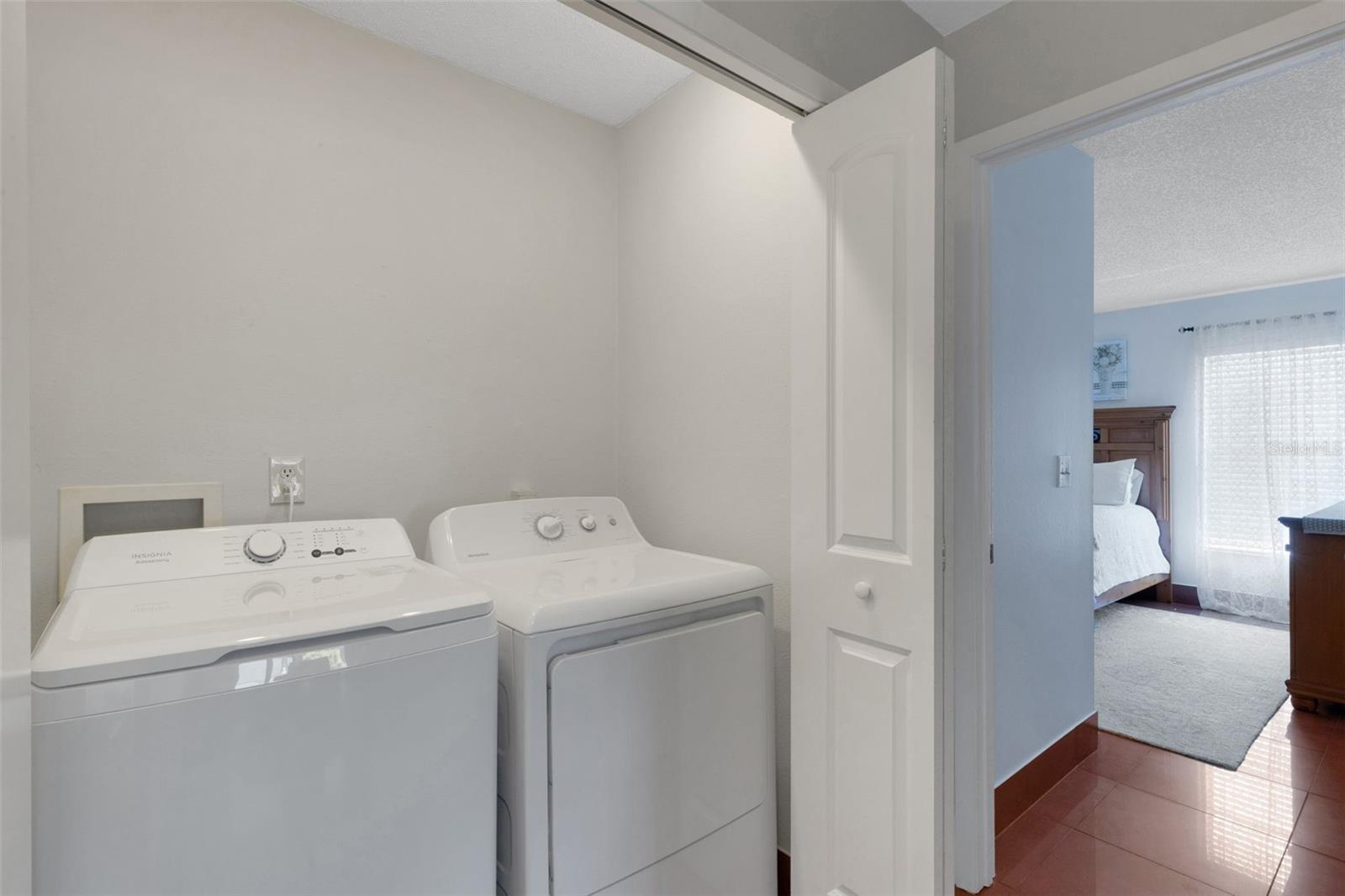 Listing photo id 21 for 2000 Sheffield Court