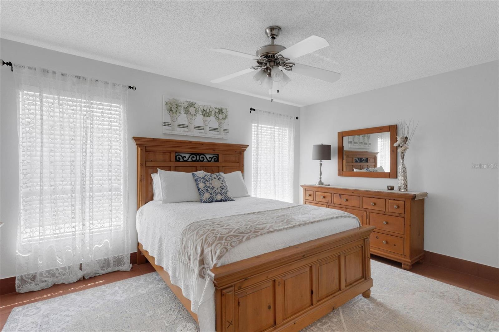 Listing photo id 23 for 2000 Sheffield Court