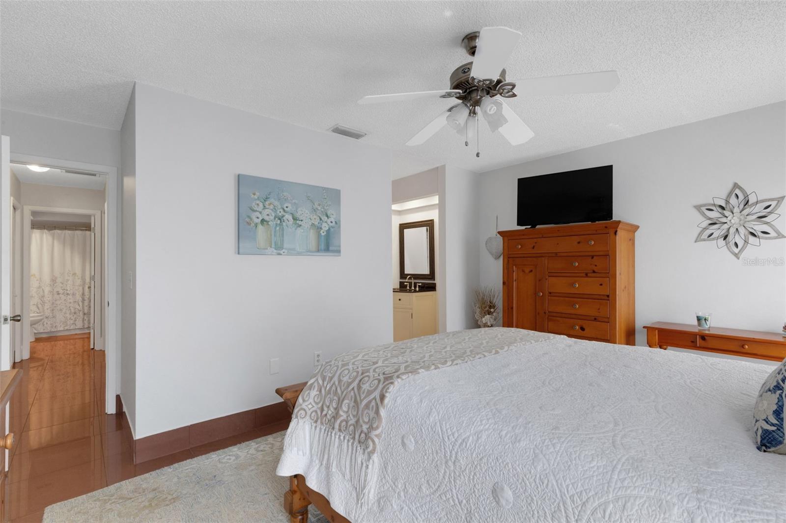 Listing photo id 24 for 2000 Sheffield Court