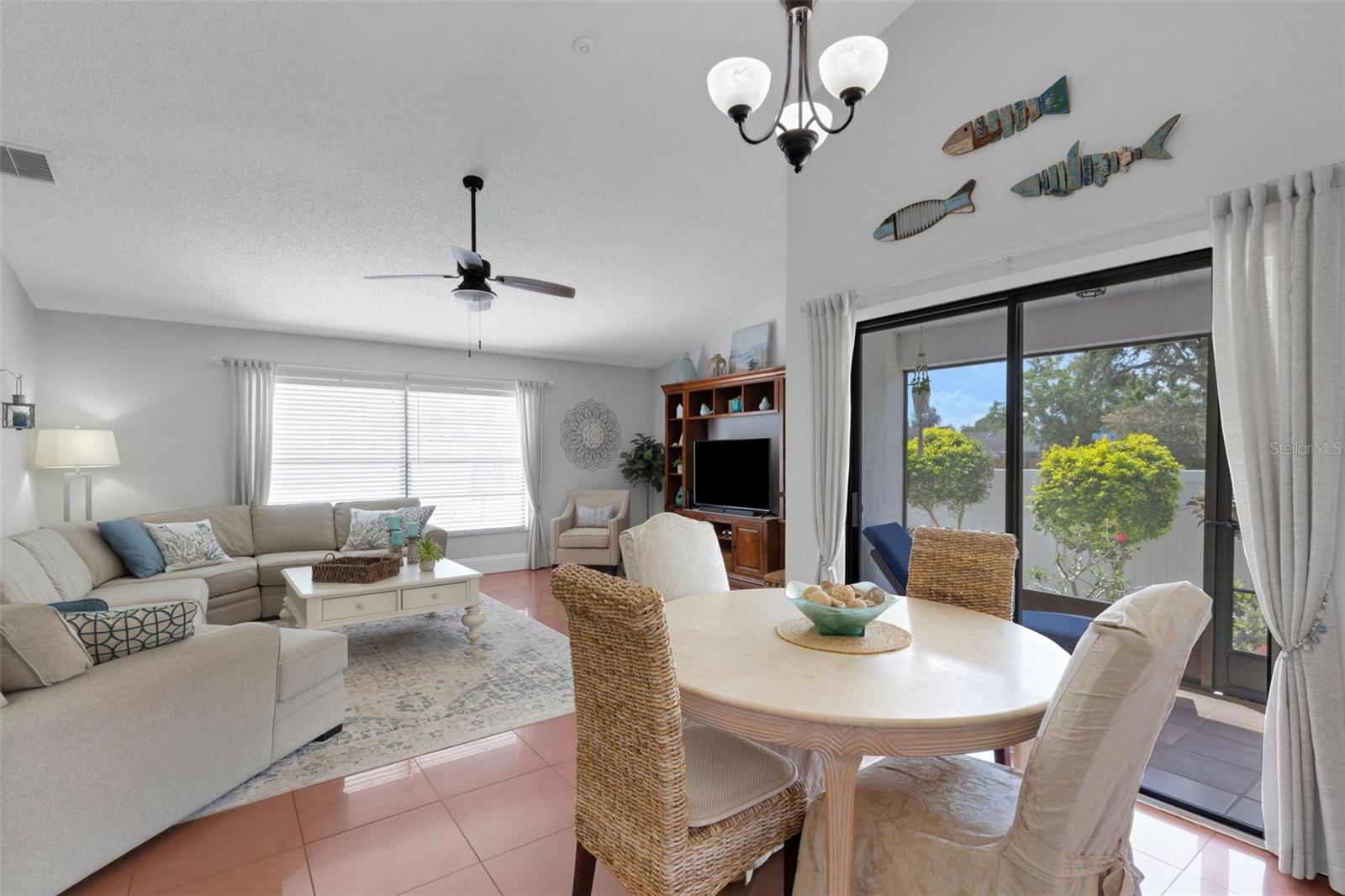Listing photo id 1 for 2000 Sheffield Court