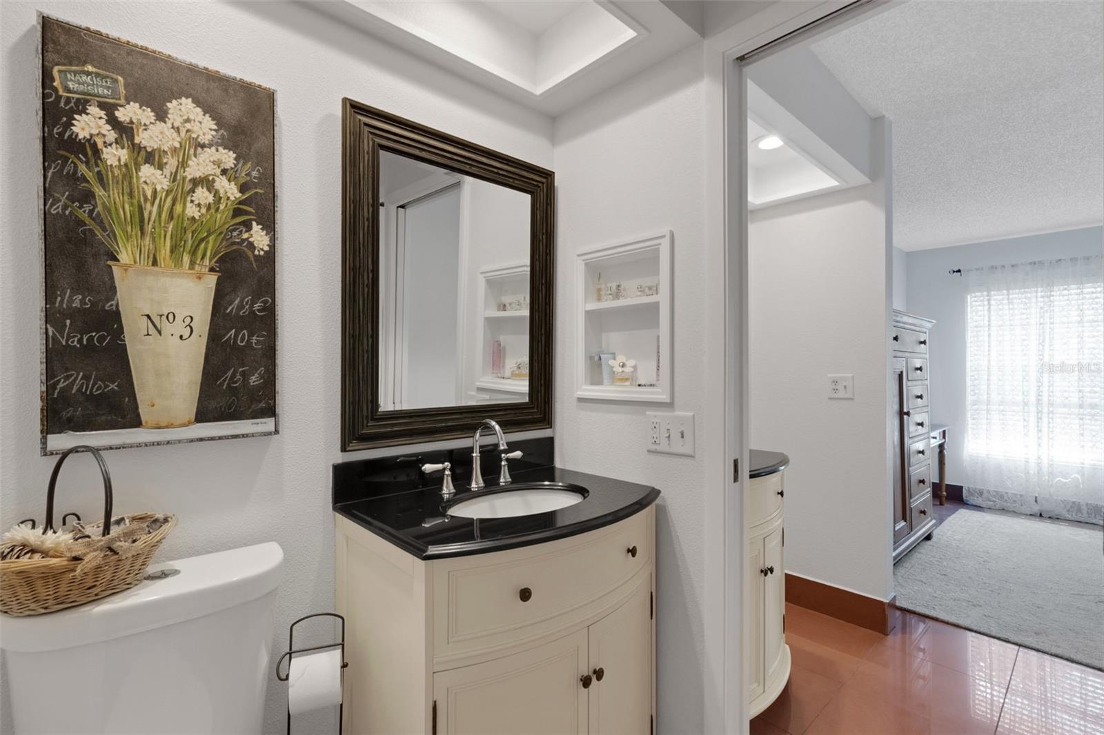 Listing photo id 28 for 2000 Sheffield Court