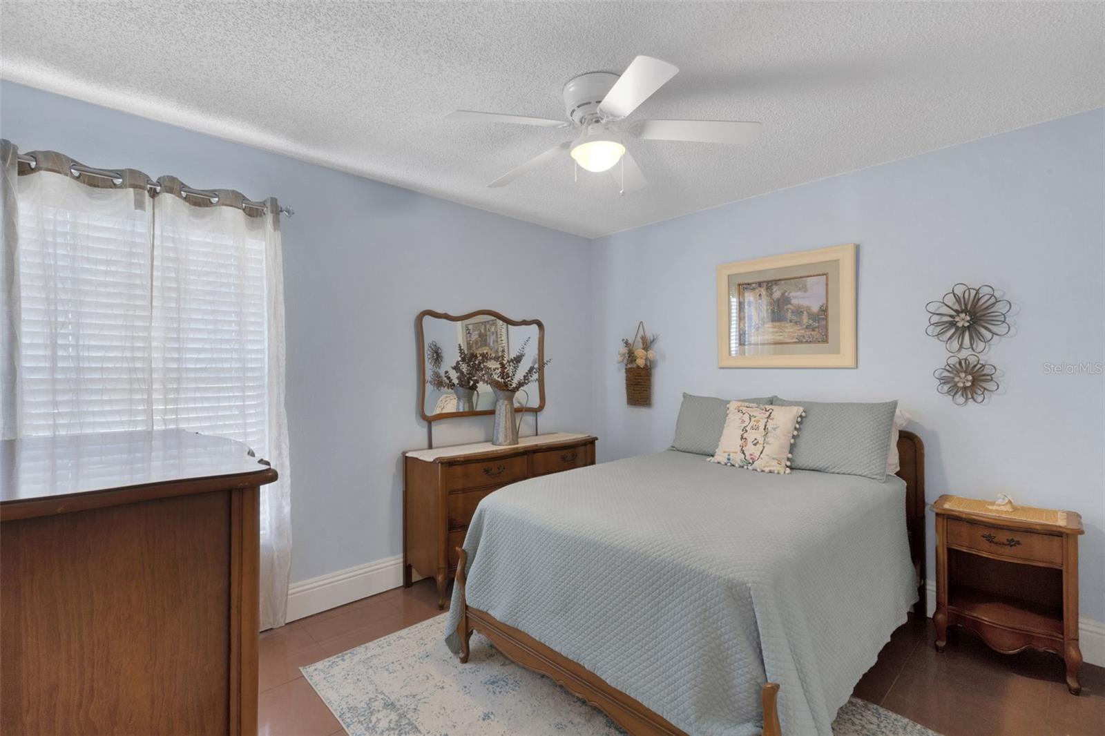 Listing photo id 29 for 2000 Sheffield Court