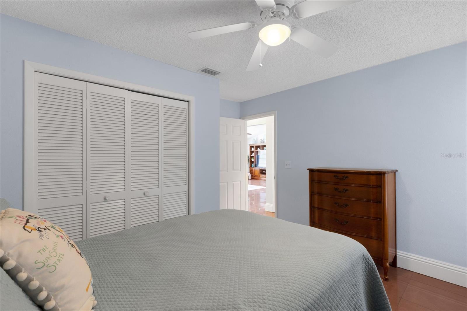 Listing photo id 32 for 2000 Sheffield Court
